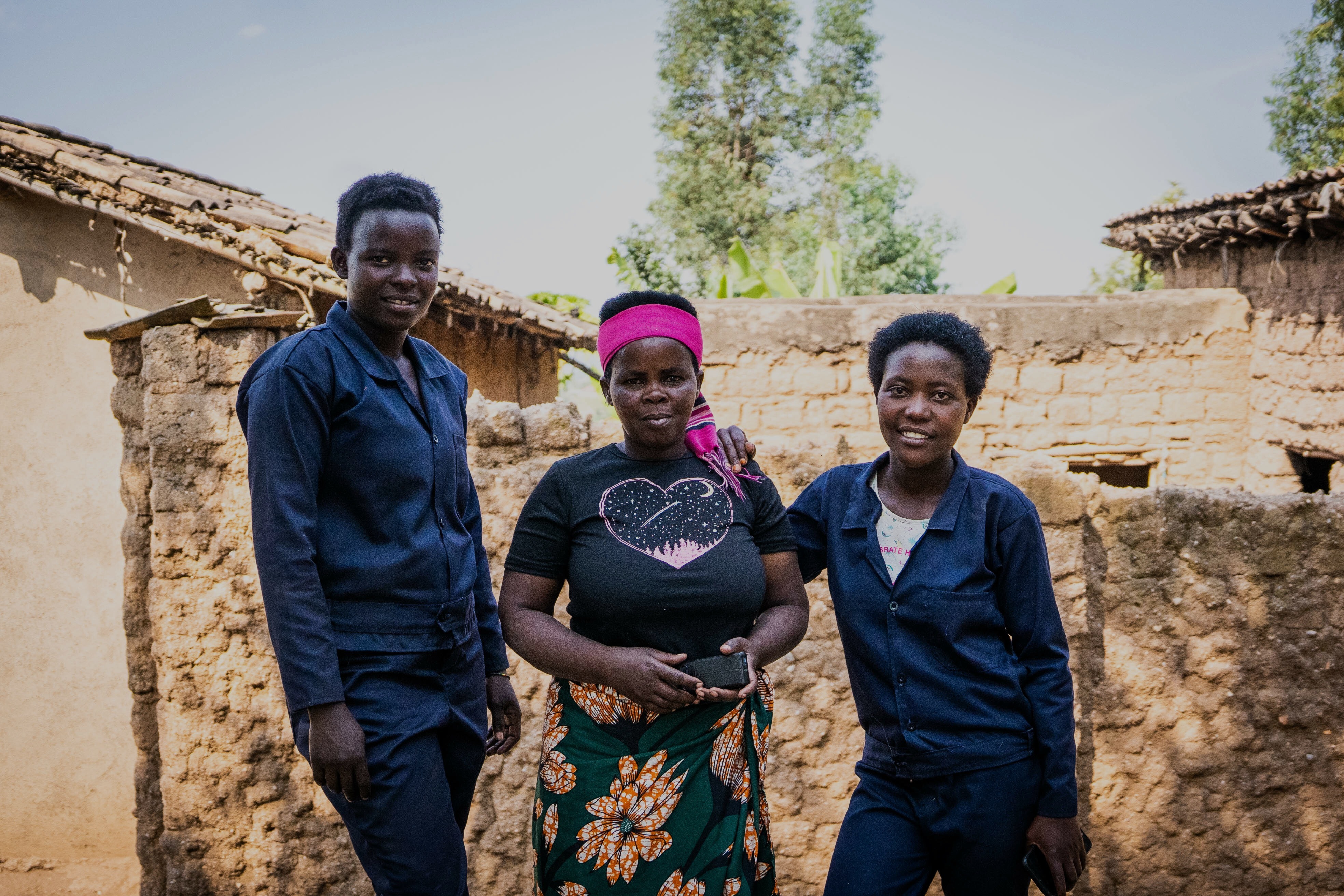Frauen in Ruanda, die im Maurerhandwerk arbeiten