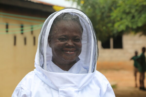 Nyin Akua: Armutsbekämpfung mit Hilfe von Bienen